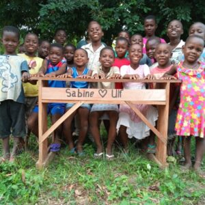 Schulbank für Togo